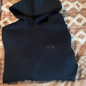 Okaley zip up